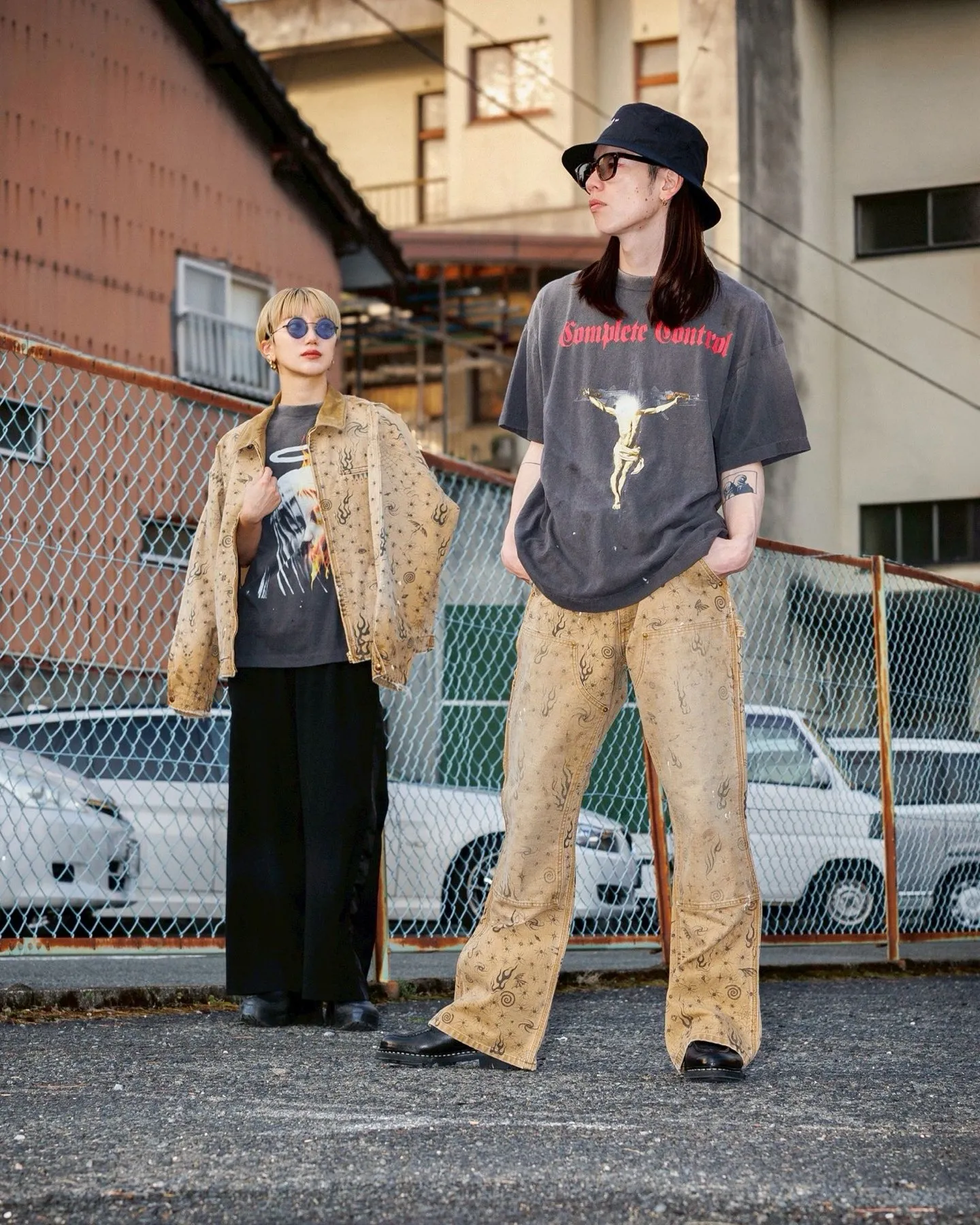 SAINT Mxxxxxx × Kosuke Kawamura KK_SS TEE/COMPLETE CONTRL/BLK KK joint model Jesus AK submachine gun cross printed TEE Washed black S-XL KK joint model's creative Jesus cross has never disappointed. Faded and washed with sulfur dye to make it distressed. Hole treatment. Printing is repeatedly revised and sketched. Extremely restored ZP. Cylindrical side seam high weight fabric. Stiff and comfortable. Correct accessories. Customized co-branded wash mark/little angel mark, top purchasing agent level